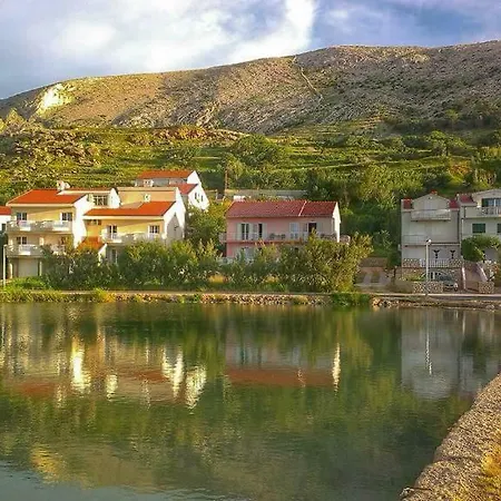 Rija 3 Pag Town